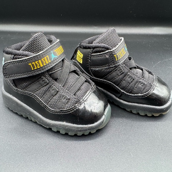 Jordan Kids Black Sneakers with Blue Highlights - Picture 10 of 10